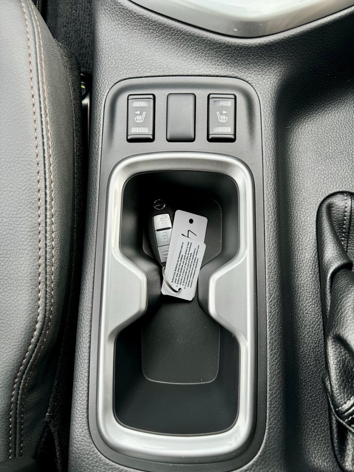 2025 NISSAN NP300 NAVARA ST-X