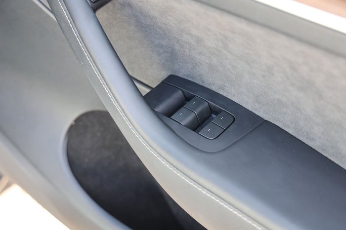 2025 Tesla Model Y Rear-Wheel Drive