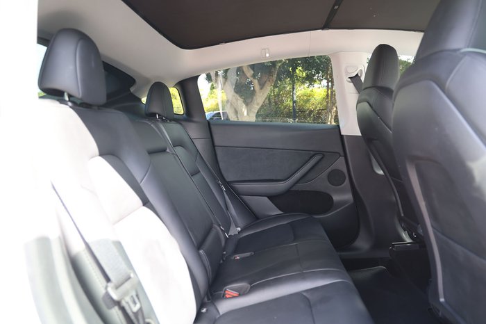 2025 Tesla Model Y Rear-Wheel Drive