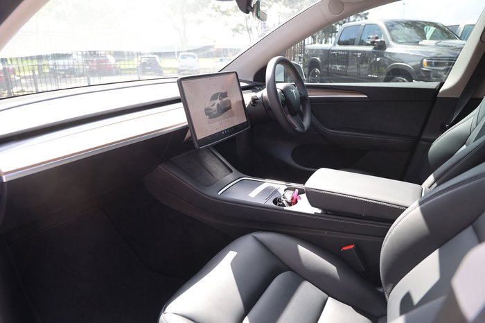 2025 Tesla Model Y Rear-Wheel Drive