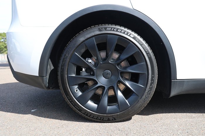 2025 Tesla Model Y Rear-Wheel Drive