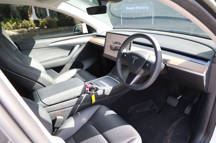 2025 Tesla Model Y Rear-Wheel Drive