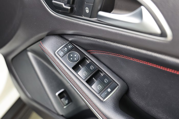 2016 MERCEDES-BENZ GLA 180