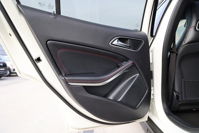 2016 MERCEDES-BENZ GLA 180