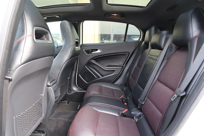 2016 MERCEDES-BENZ GLA 180
