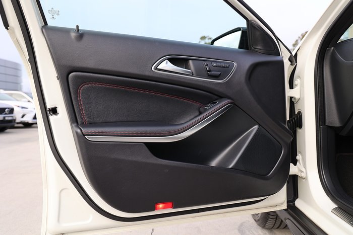 2016 MERCEDES-BENZ GLA 180