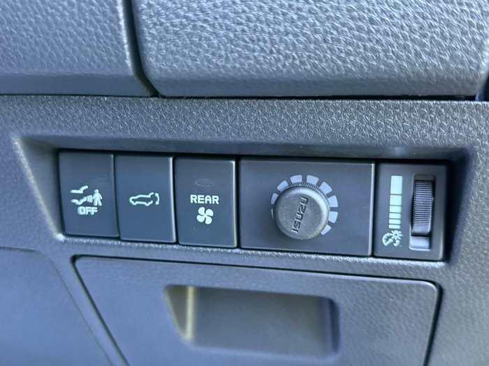 2025 Isuzu MU-X LS-T