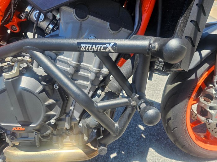 2021 KTM 890R Duke Orange