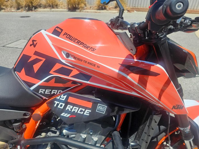 2021 KTM 890R Duke Orange