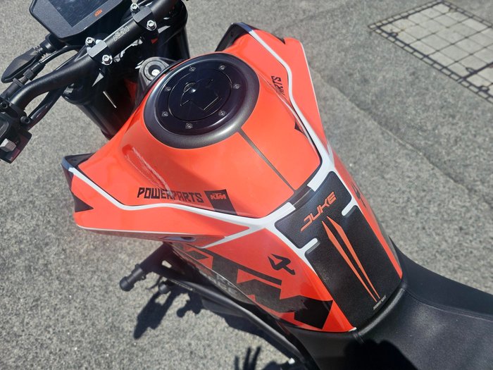 2021 KTM 890R Duke Orange