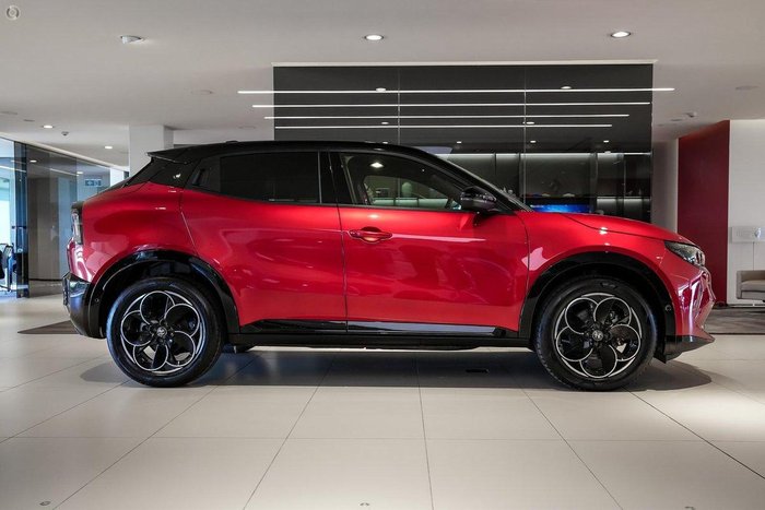 2025 Alfa Romeo Junior Ibrida