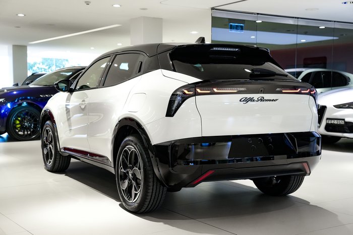 2025 Alfa Romeo Junior Ibrida