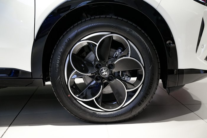 2025 Alfa Romeo Junior Ibrida