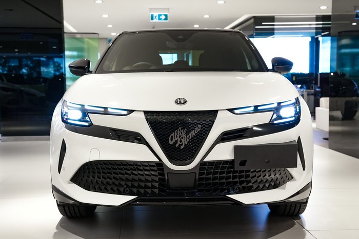2025 Alfa Romeo Junior Ibrida
