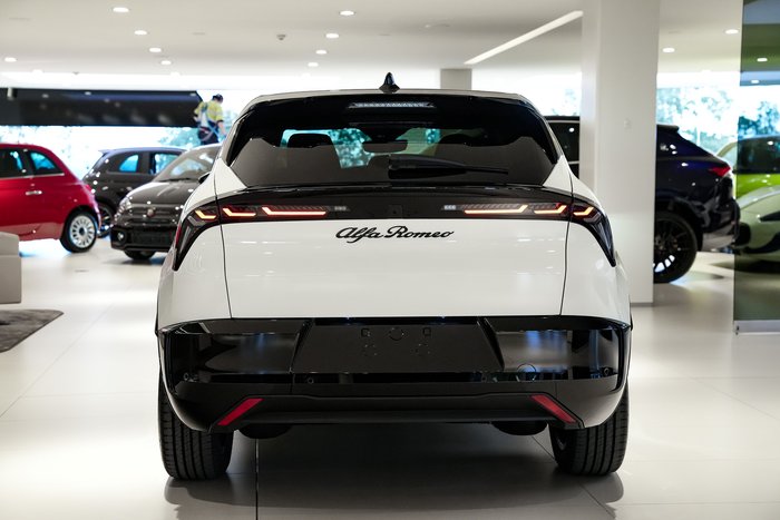 2025 Alfa Romeo Junior Ibrida