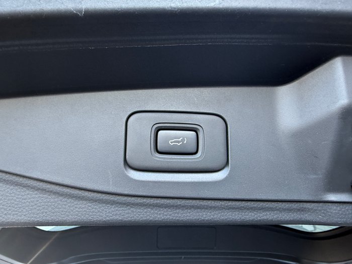 2021 Isuzu MU-X Moonstone White PE