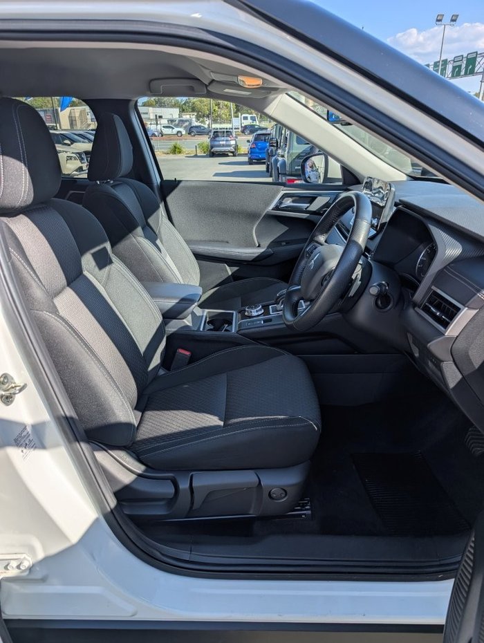 2023 MITSUBISHI OUTLANDER ES