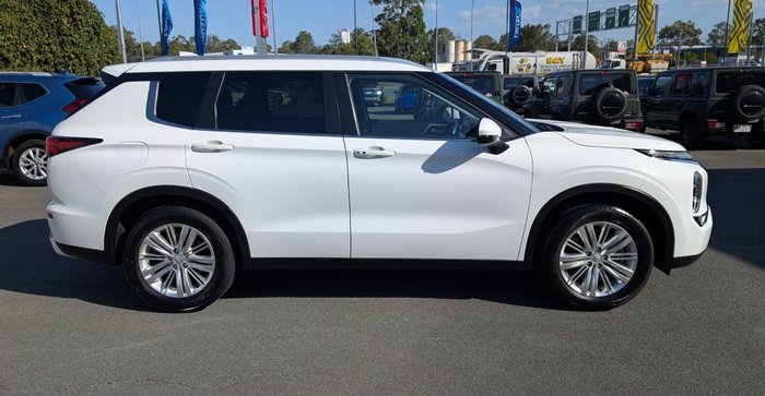 2023 MITSUBISHI OUTLANDER ES
