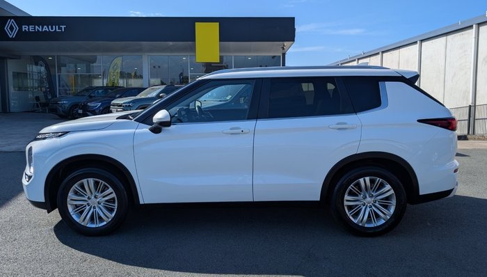 2023 MITSUBISHI OUTLANDER ES