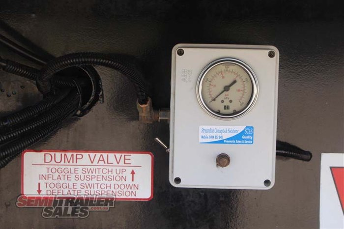 2005 Vawdrey Semi Compactor Trailer