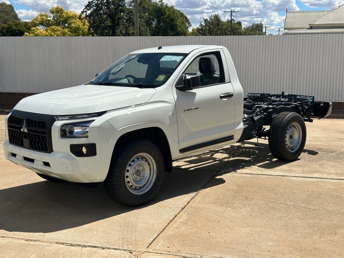 2025 MITSUBISHI TRITON GLX