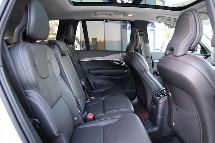 2024 Volvo XC90 Ultra T8 Plug-In Hybrid