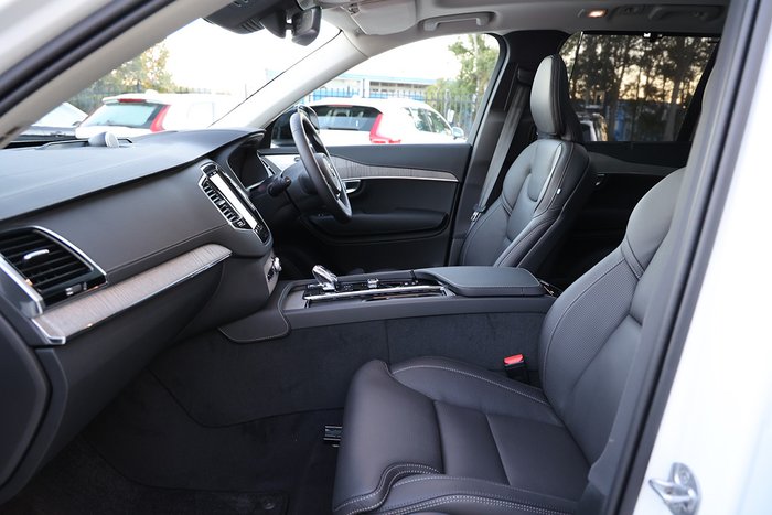 2024 Volvo XC90 Ultra T8 Plug-In Hybrid