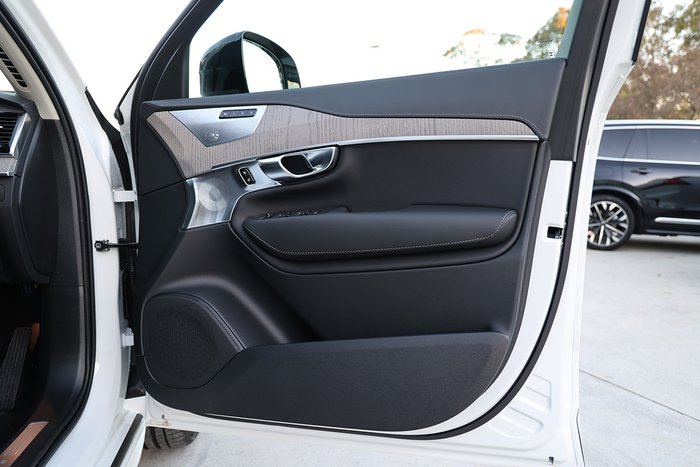 2024 Volvo XC90 Ultra T8 Plug-In Hybrid