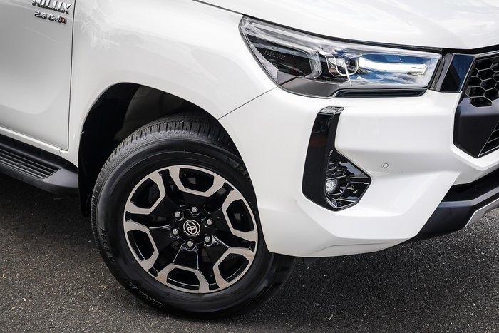 2024 Toyota HILUX SR5