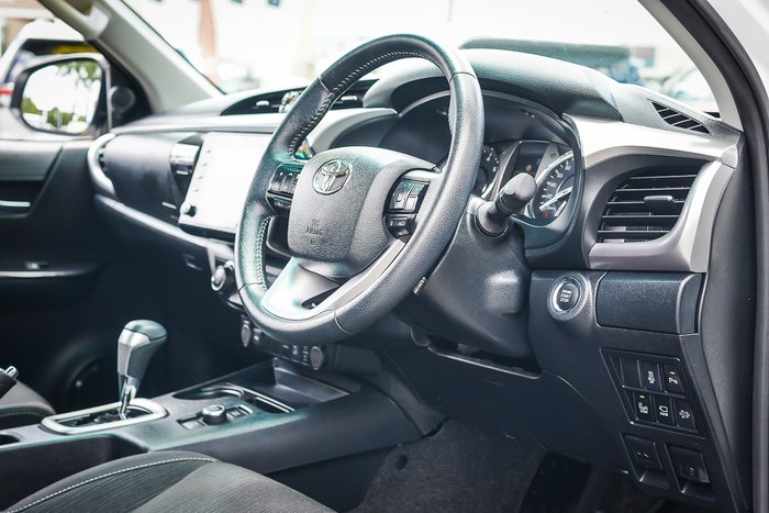 2024 Toyota HILUX SR5