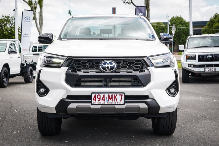 2024 Toyota HILUX SR5