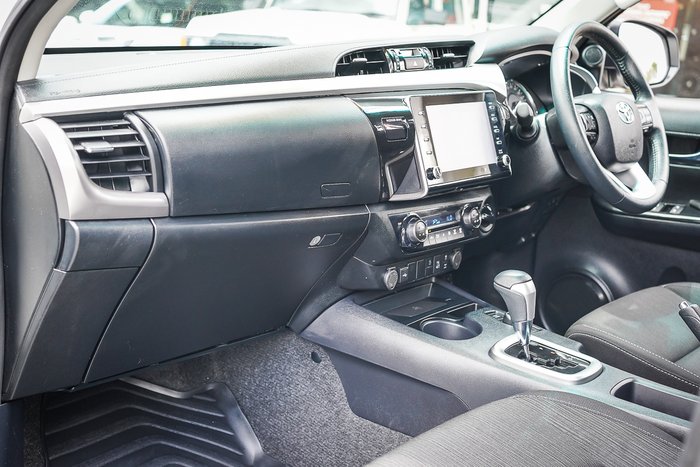 2024 Toyota HILUX SR5