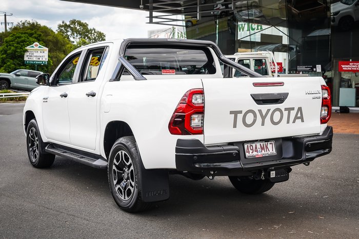 2024 Toyota HILUX SR5