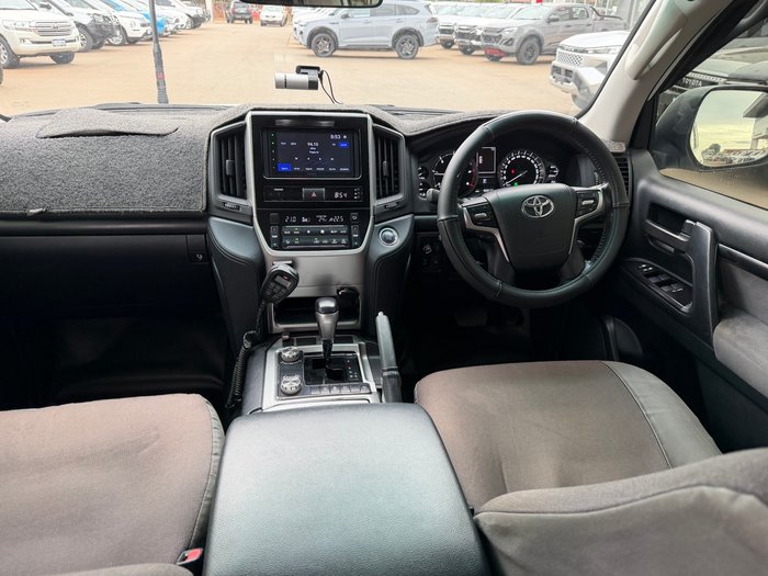 2020 Toyota LANDCRUISER GXL White