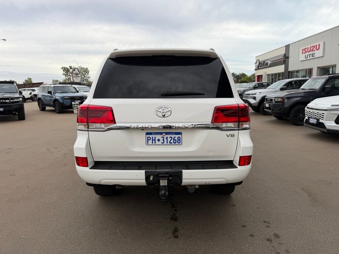 2020 Toyota LANDCRUISER GXL White
