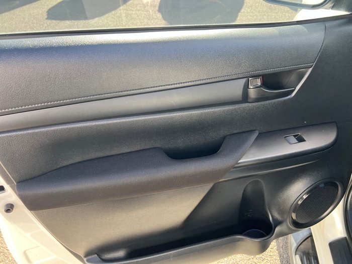 2020 Toyota Hilux 4x4 Hilux 4x4 SR 2.8L T Diesel Automatic Double Cab 2L71000 001