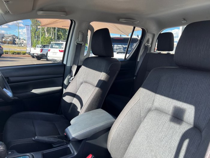 2020 Toyota Hilux 4x4 Hilux 4x4 SR 2.8L T Diesel Automatic Double Cab 2L71000 001