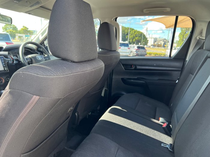 2020 Toyota Hilux 4x4 Hilux 4x4 SR 2.8L T Diesel Automatic Double Cab 2L71000 001