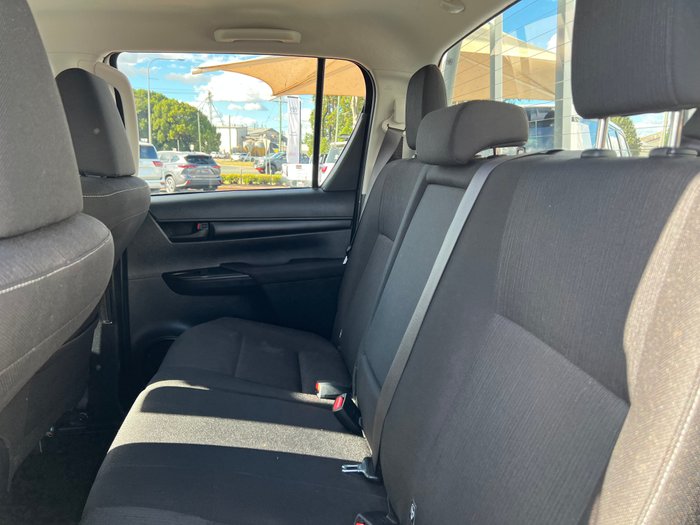 2020 Toyota Hilux 4x4 Hilux 4x4 SR 2.8L T Diesel Automatic Double Cab 2L71000 001