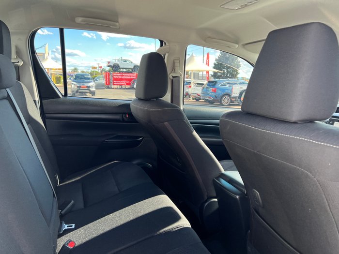 2020 Toyota Hilux 4x4 Hilux 4x4 SR 2.8L T Diesel Automatic Double Cab 2L71000 001