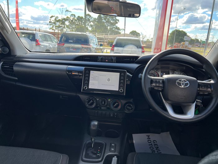 2020 Toyota Hilux 4x4 Hilux 4x4 SR 2.8L T Diesel Automatic Double Cab 2L71000 001