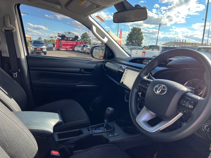 2020 Toyota Hilux 4x4 Hilux 4x4 SR 2.8L T Diesel Automatic Double Cab 2L71000 001