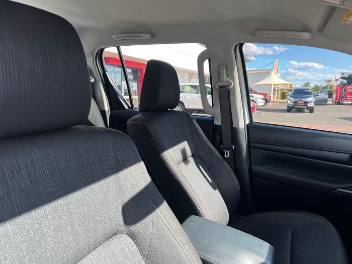 2020 Toyota Hilux 4x4 Hilux 4x4 SR 2.8L T Diesel Automatic Double Cab 2L71000 001