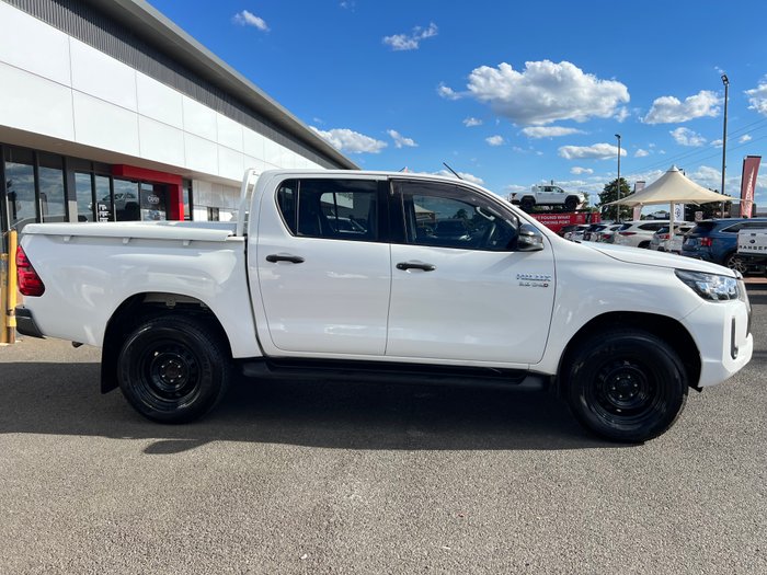 2020 Toyota Hilux 4x4 Hilux 4x4 SR 2.8L T Diesel Automatic Double Cab 2L71000 001