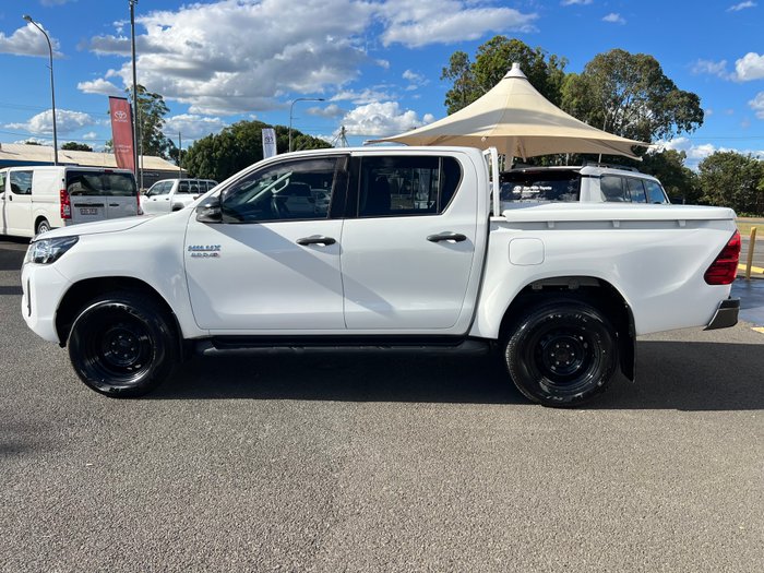2020 Toyota Hilux 4x4 Hilux 4x4 SR 2.8L T Diesel Automatic Double Cab 2L71000 001