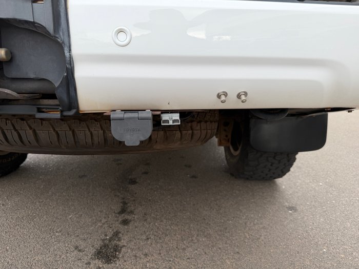2020 Toyota LANDCRUISER GXL White