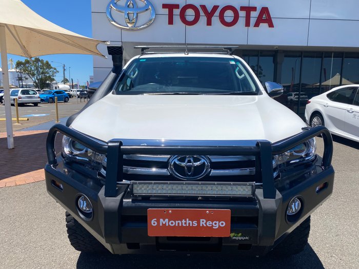 2017 TOYOTA HILUX SR5 (4x4)