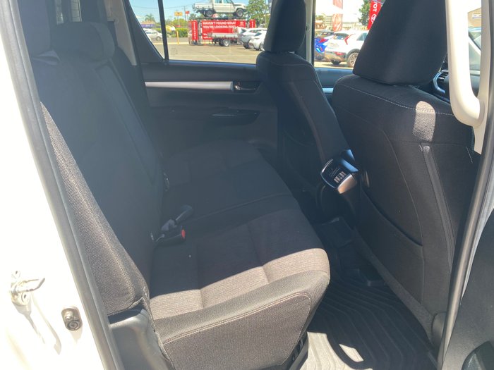 2017 TOYOTA HILUX SR5 (4x4)