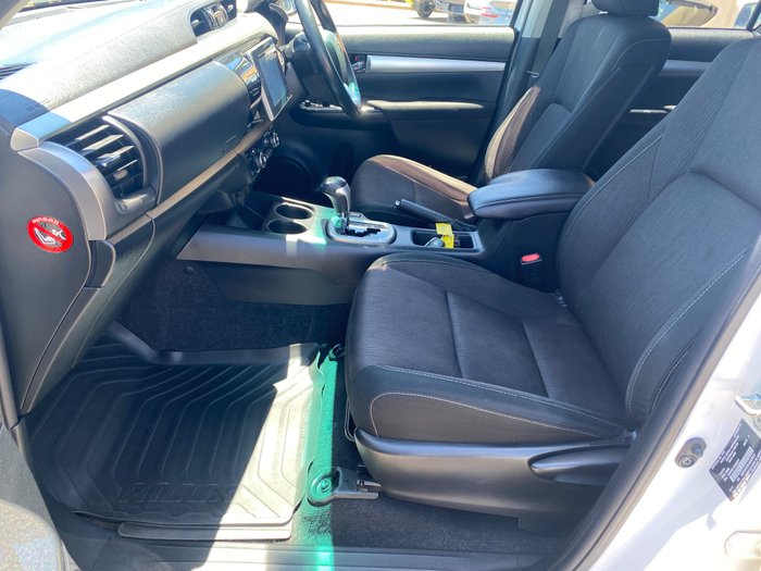 2017 TOYOTA HILUX SR5 (4x4)