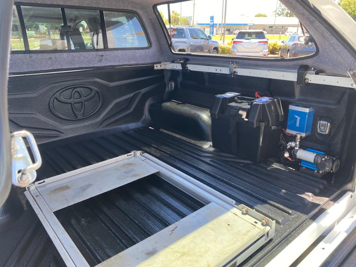 2017 TOYOTA HILUX SR5 (4x4)